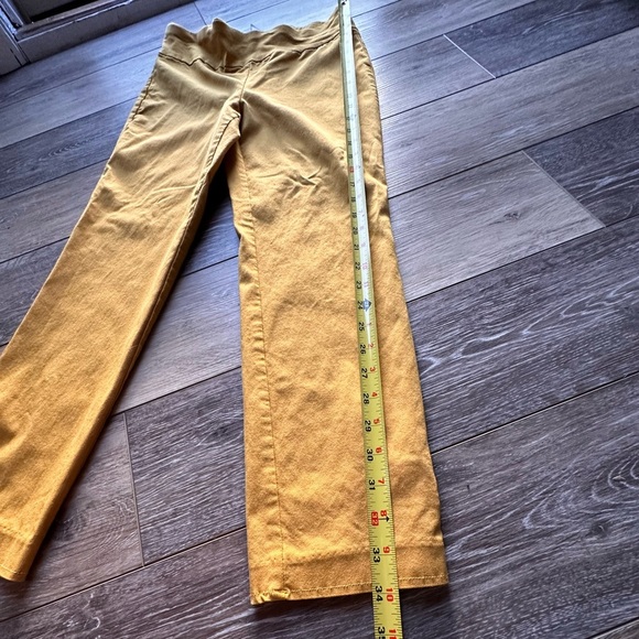 🛍️ Van Heusen stretch Extensive yellow pants.great condition. - Picture 2 of 8